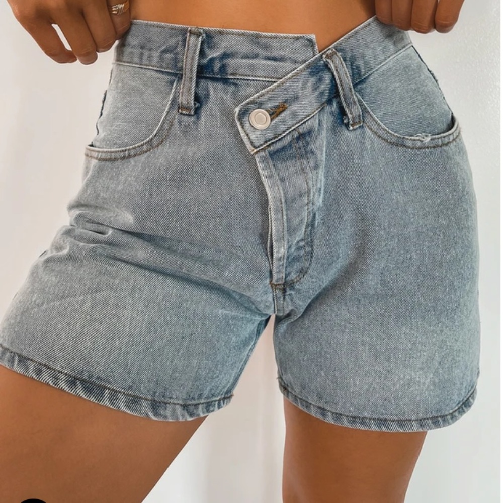 Asymmetrical jean shorts